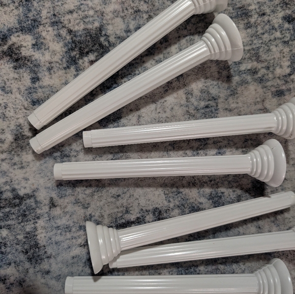 NWOT Wilton 8 Grecian Plastic Pillars 7" White Cake Decorating - Picture 2 of 3